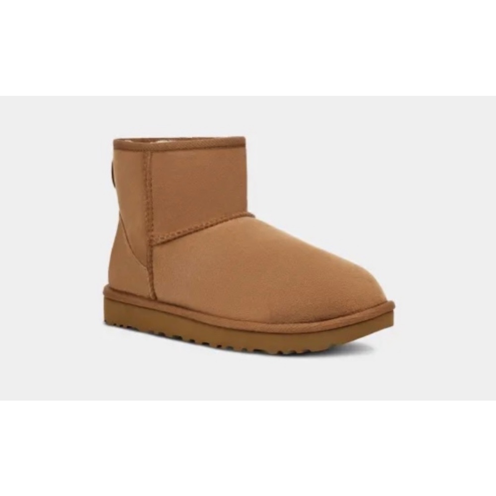 NIB $150 UGG Classic Mini II Genuine Shearling Lined Boot